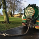 Tankers removing silt